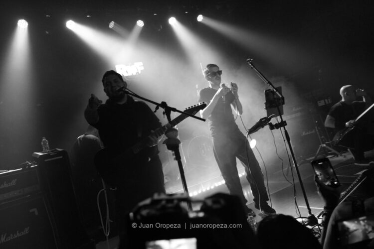 Candy 66. Instrumentos y cuerpos se cruzan en el directo de Candy 66.