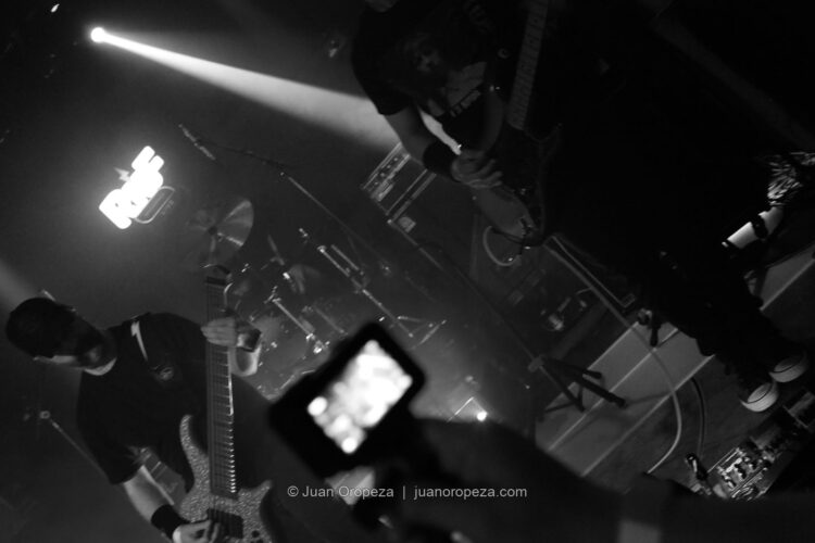 Candy 66. Manos, teléfonos y riffs: la cercanía del directo.