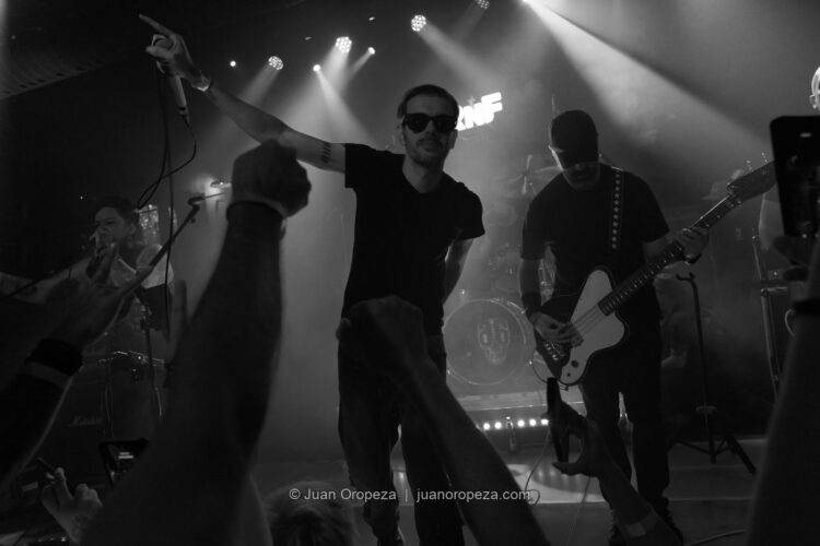 Candy 66. Jean de Oliveira abre los brazos ante el público de Candy 66.