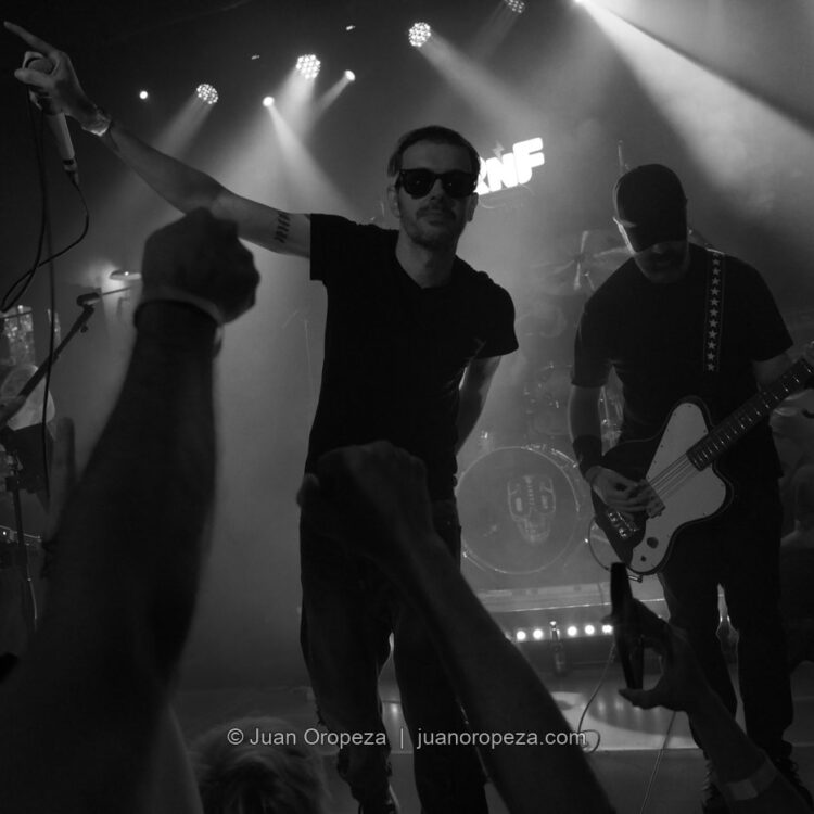 Candy 66. Jean de Oliveira abre los brazos ante el público de Candy 66.