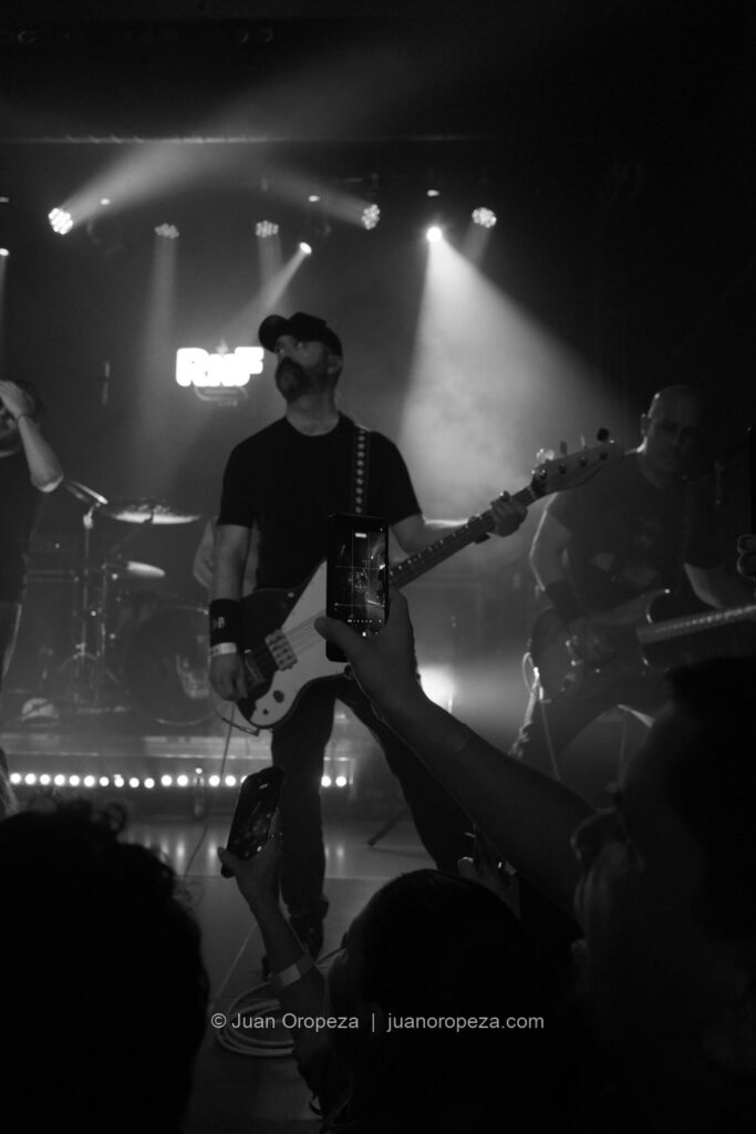 Candy 66. La guitarra de Candy 66 en pleno movimiento.