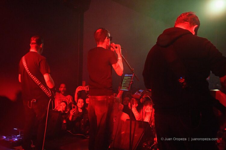Candy 66. La banda y la audiencia comparten el mismo espacio.