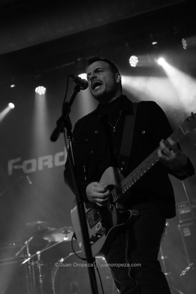 Fordelucs. La entrega del guitarrista de Fordelucs, de cerca.